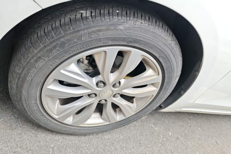 Used Buick GT 2021 Revised Version Flagship 1.5L Automatic Elite Edition Left Front Wheel Hub