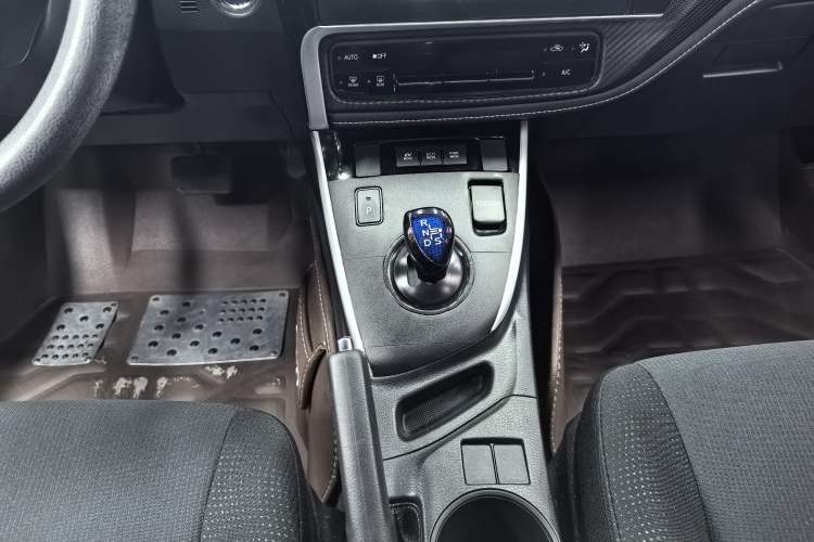 Used Toyota Levin 2017 Revised Dual-Engine 1.8H GS E-CVT Elite Sunroof Version China V Standard
