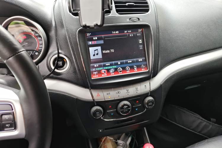 Used Dodge Journey 2014 2.4L Two-Wheel Drive Touring Edition Audio And AC Panel