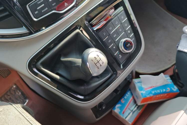 Used JAC Refine M4 2016 2.0L Manual Luxury Version