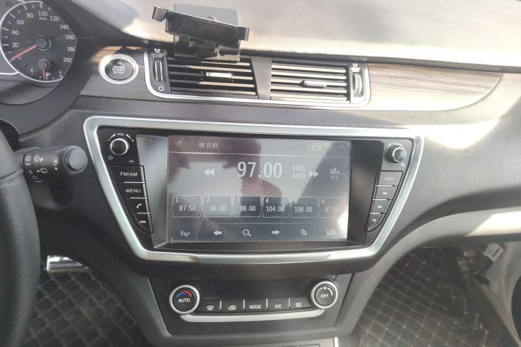Used Land X7 2015 2.0T Panoramic Flagship Edition Audio And AC Panel