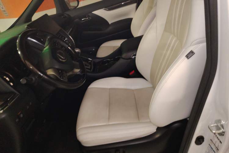 Used Lexus LM 2020 300h Four-Seat Grand Edition
