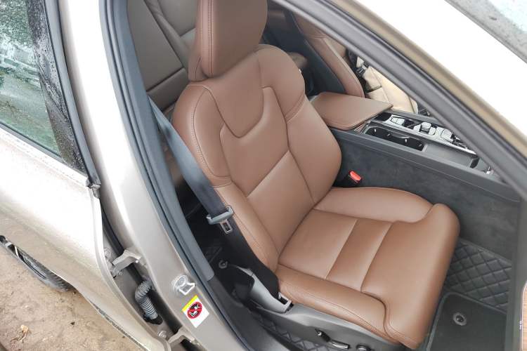 Used Volvo XC60 2025 B5 Four-Wheel Drive Smart & Advanced Luxury Edition