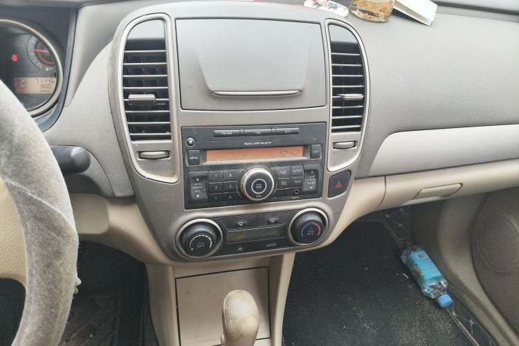 Used Nissan Sylphy 2018 Classic 1.6XE CVT Comfort Edition Audio And AC Panel