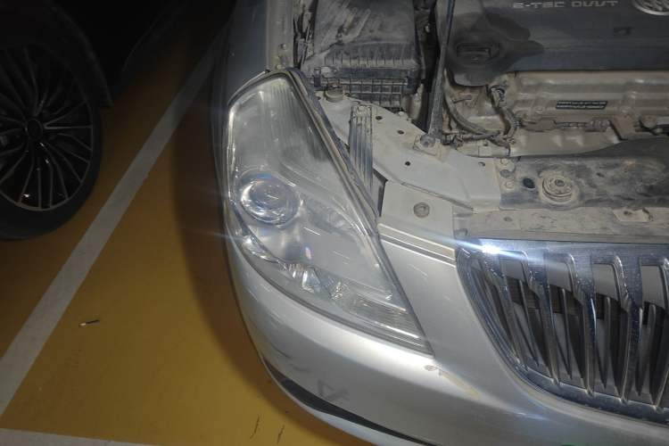 Used Buick Excelle 2015 1.5L Automatic Classic Model Right Front Headlight