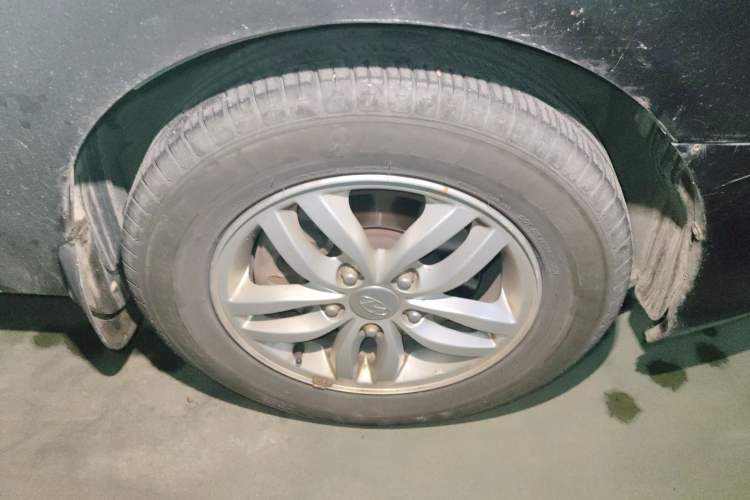 Used Hyundai Celesta 2011 1.6L Manual Luxury Model Right Front Wheel Hub