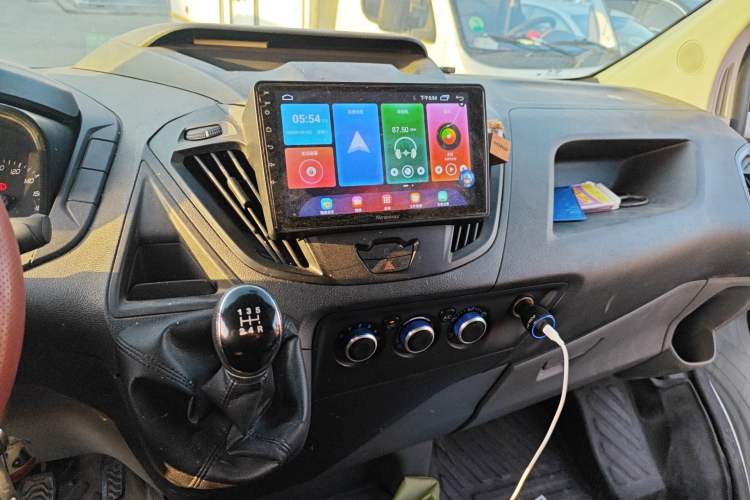 Used Ford Transit 2019 2.0T Diesel Multi-Purpose Commercial Vehicle Short Wheelbase Low Roof 6-Seater China VI Standard
