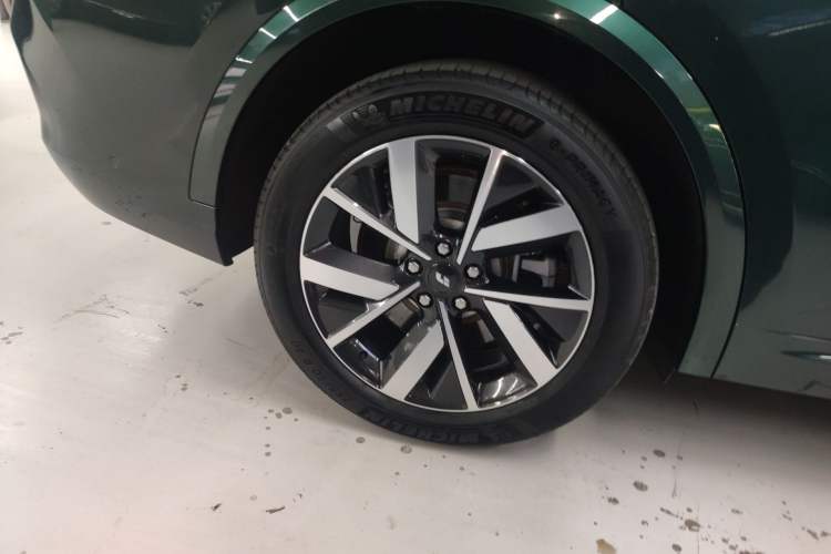 Used Li Auto L8 2023 Pro Model Exterior 5