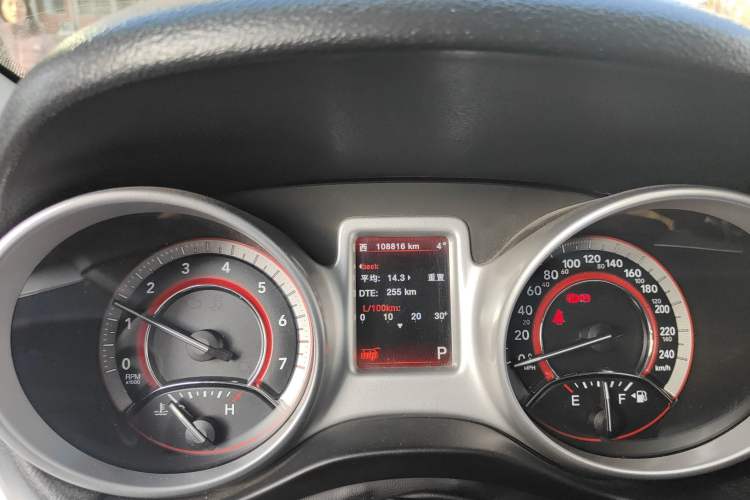 Used Dodge Journey 2013 2.4L Two-Wheel Drive Luxury Version Odometer Close Up