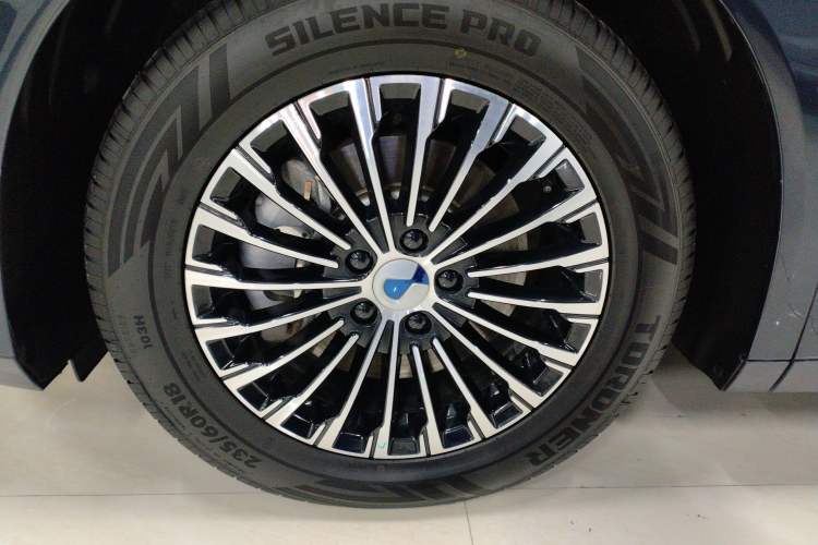 Used Denza D9 2022 DM-i 970 Four-Wheel Drive Flagship Model
