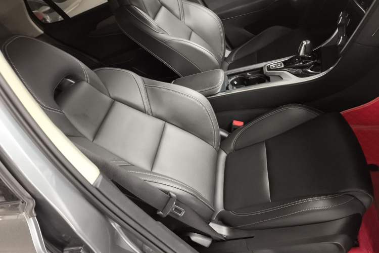 Used Lynk & Co 01 2020 2.0T Two-Wheel Drive Pure Pro Version China VI Standard