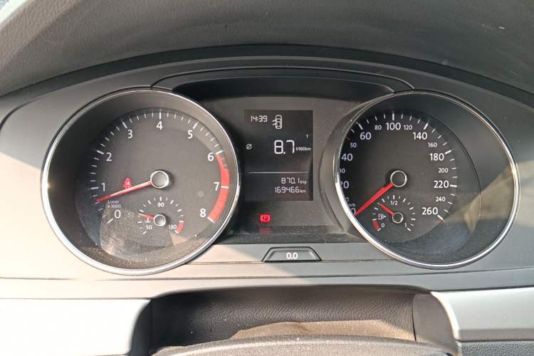 Used Volkswagen Lamando 2015 230TSI Manual Trend Edition
