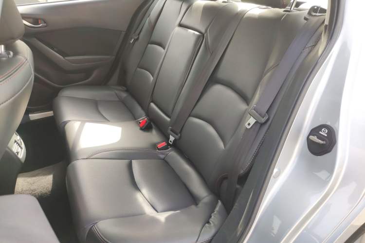 Used Mazda 3 Axela 2017 Sedan 1.5L Automatic Luxury Model Emission Standard China V Left Rear Seat