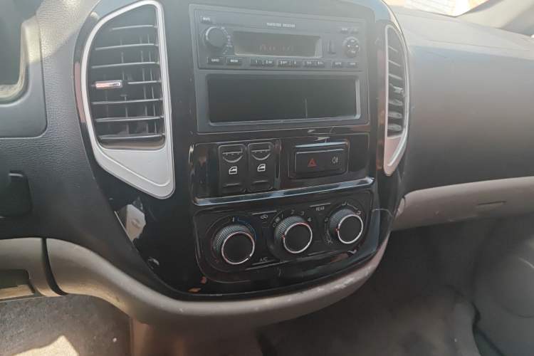 Used FORTHING Lingzhi 2016 M3L 1.6L 7-Seater Comfort Model