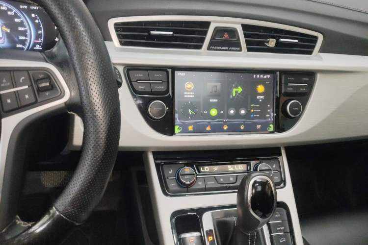 Used Geely Auto Emgrand X7 Sport 2018 1.8TD Automatic Two-Wheel Drive Smart Connect 4G Internet Edition Audio And AC Panel