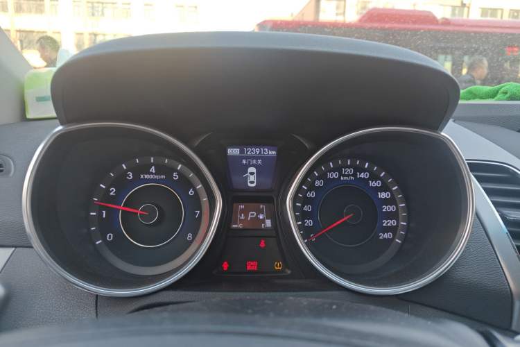 Used Hyundai Elantra (5th Generation / Langdong) 2012 1.8L Automatic Prestige Model
