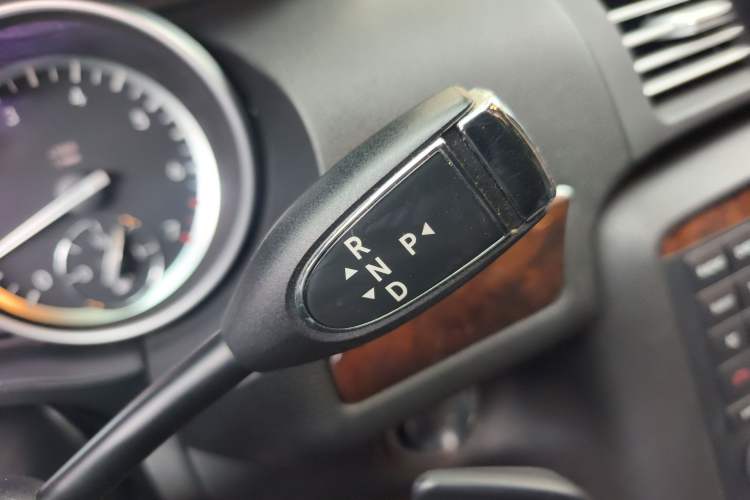 Used Mercedes-Benz R-Class 2011 R 350 L 4MATIC Gear Lever