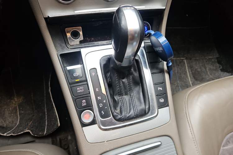 Used Volkswagen Magotan 2012 2.0 TSI Ultimate Edition Gear Lever