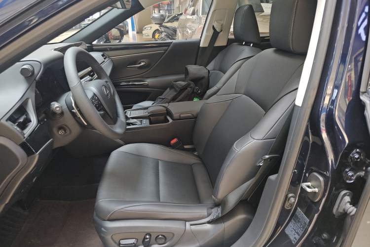 Used Lexus ES 2021 200 Excellence Edition
