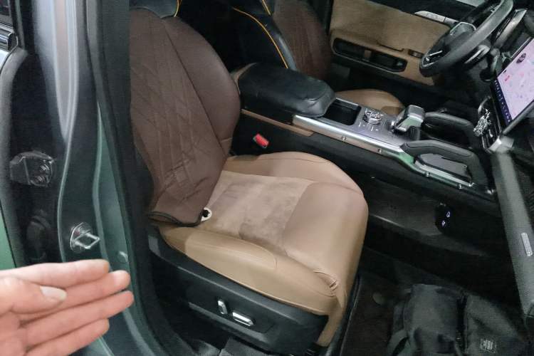 Used JETOUR Traveler 2023 2.0T All-Wheel Drive CrossPRO+ Right Front Seat