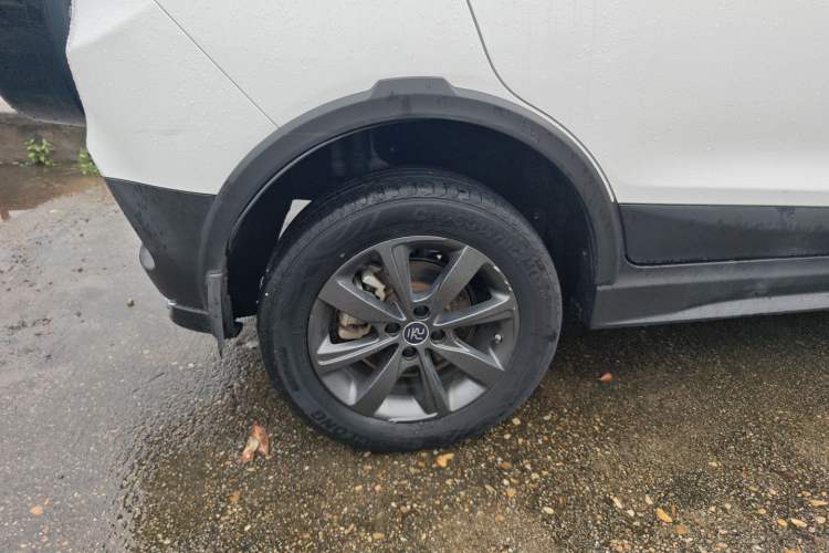 Used BYD Yuan New Energy 2019 EV535 Smart Connect Trendsetting Model Right Rear Wheel Hub