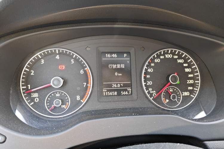 Used Volkswagen Sagitar 2014 1.4TSI Automatic Luxury Model Instrument Cluster