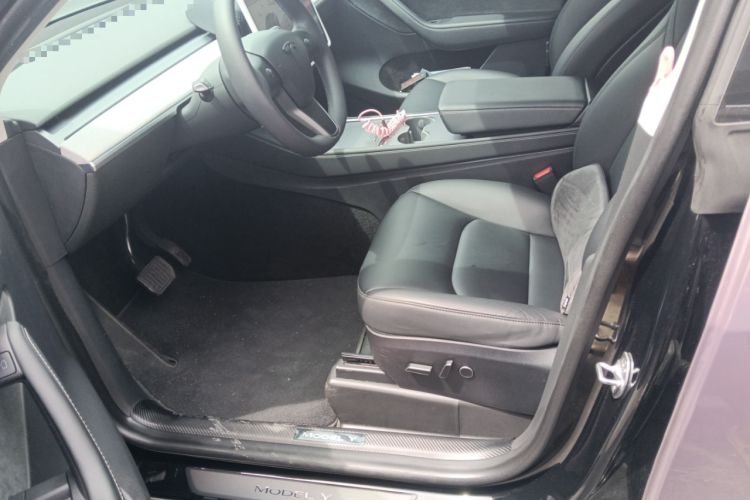 Used Tesla Model Y 2023 Rear-Wheel-Drive Version

