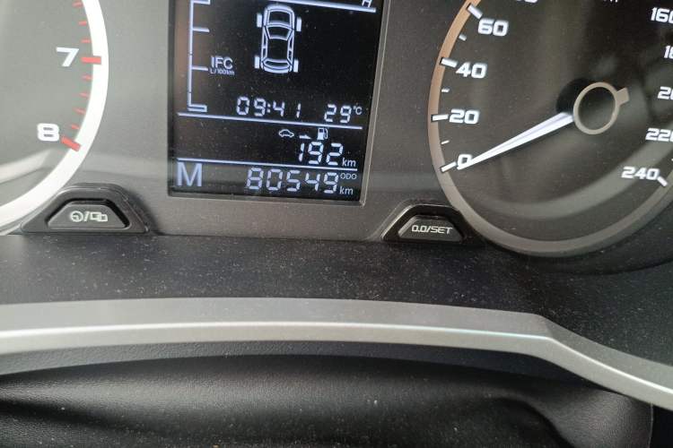 Used Geely Auto Emgrand GS 2016 Sport Edition 1.3T Manual LingShang Model Odometer Close Up