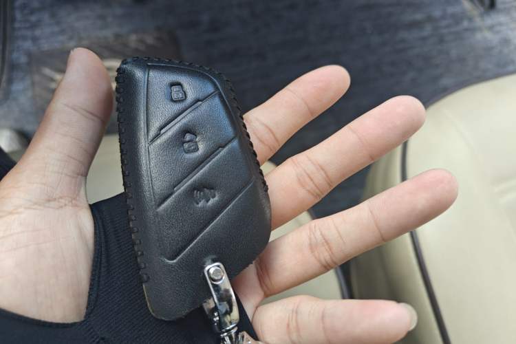 Used SAIC MAXUS Dana V1 2024 V1 Short Wheelbase Low-Roof Multi-Function Version (51 kWh)
