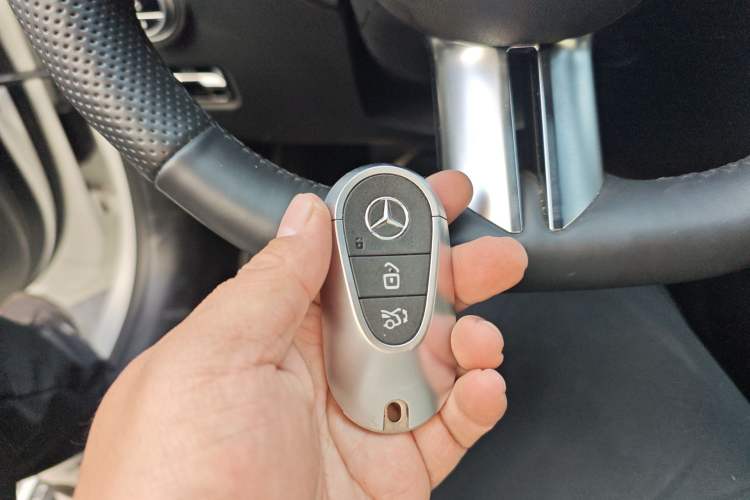 Used Mercedes-Benz C-Class 2023 Restyled C 260 L Sport Edition Vehicle Key