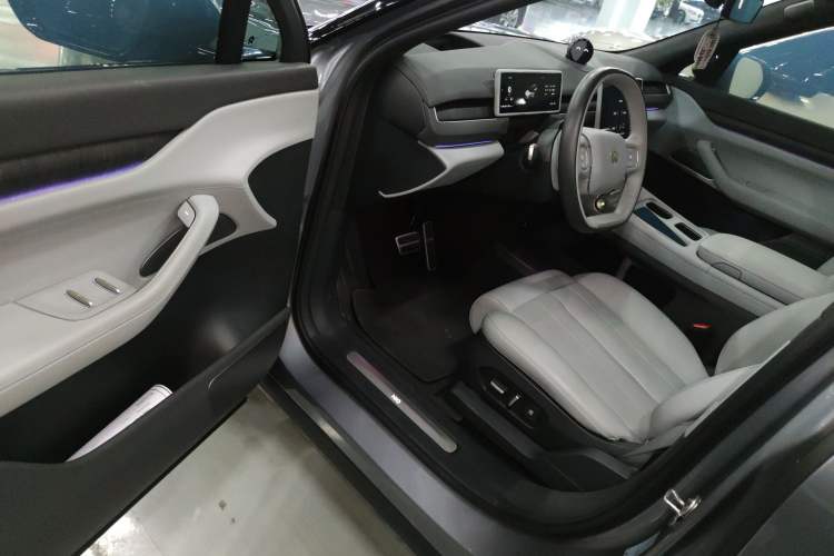 Used Nio ES8 2024 75 kWh Driver Seat