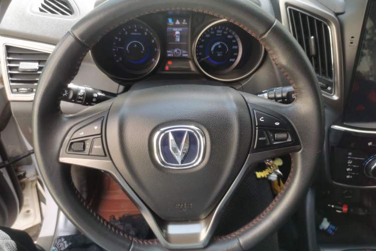 Used CHANGAN CS75 2014 2.0L Manual Luxury Version China IV Standard Steering Wheel