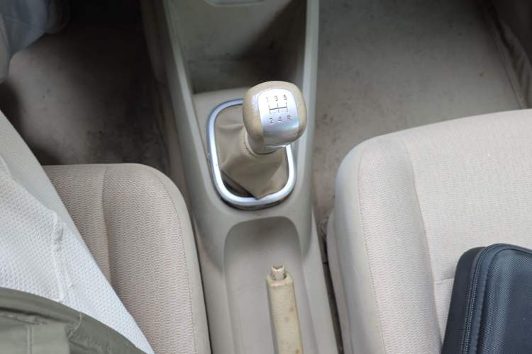 Used Venucia D50 2012 1.6L Manual Comfort Edition Gear Lever