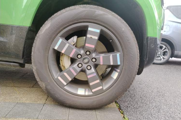 Used Land Rover Defender 2022 110 P400 X-DYNAMIC HSE Right Front Wheel Hub