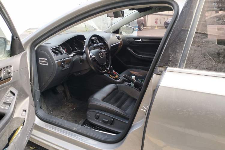 Used Volkswagen Sagitar 2015 230TSI Automatic Luxury Model