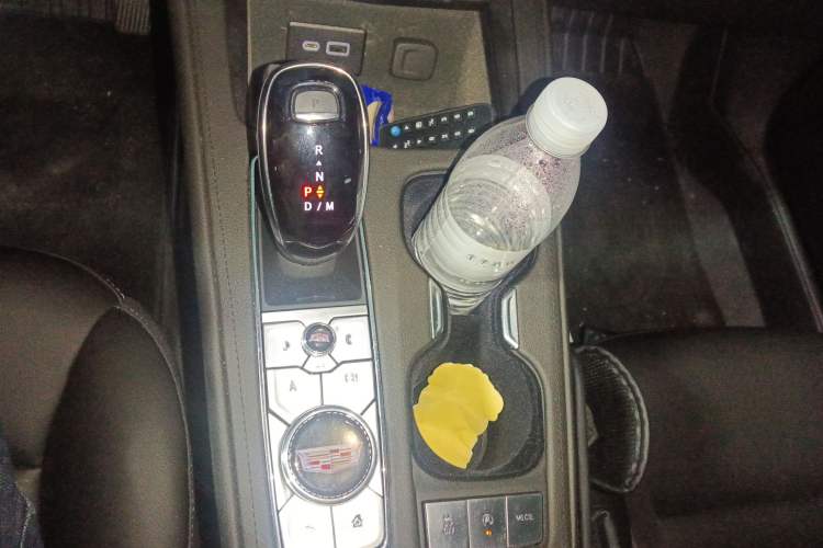 Used Cadillac XT4 2024 28T Two-Wheel-Drive Luxury Version Gear Lever