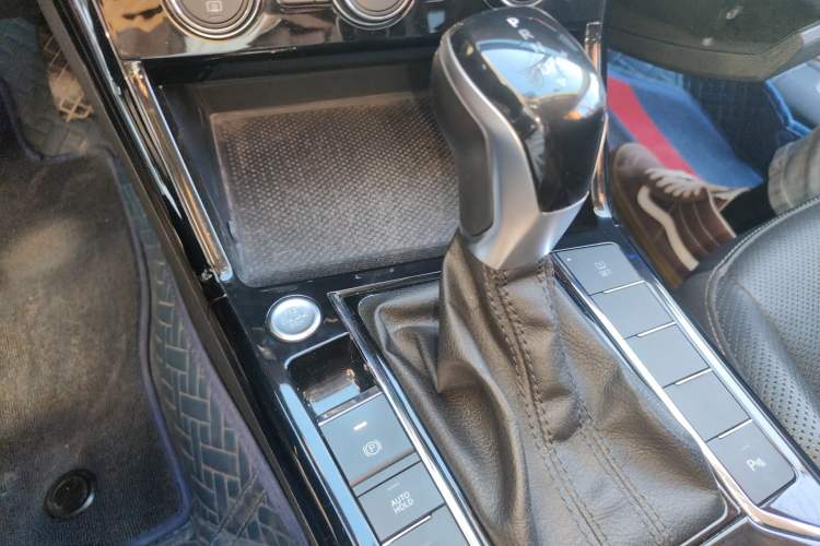 Used Volkswagen Passat 2019 330TSI Luxury Edition China VI Standard
