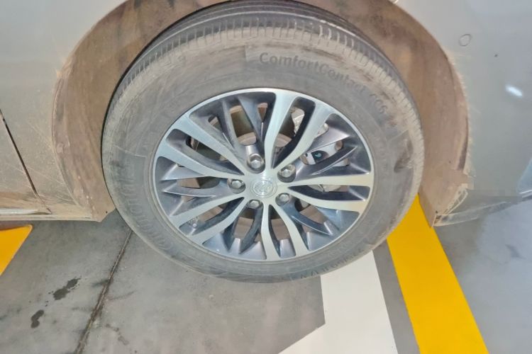 Used Buick GL8 2023 ES Lu Zun Deluxe Model Right Front Wheel Hub