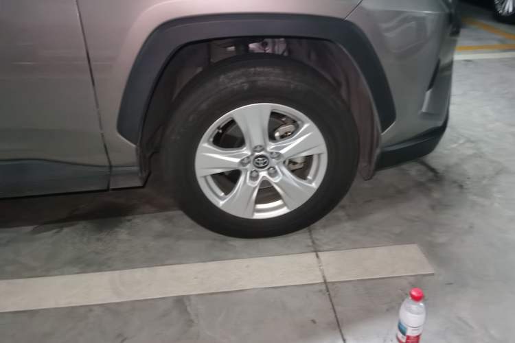 Used Toyota RAV4 2024 2.0L CVT Two-Wheel Drive Urban Edition Right Front Wheel Hub