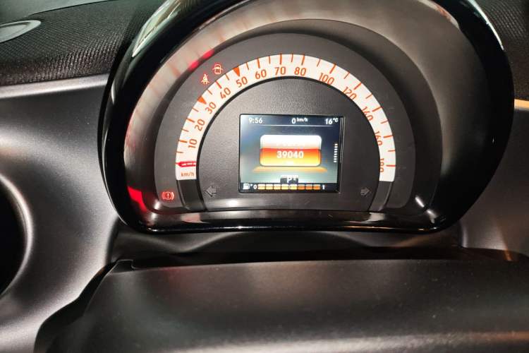 Used smart fortwo 2019 0.9T 66kW Hardtop Engine Version China VI Emission Standard Instrument Cluster