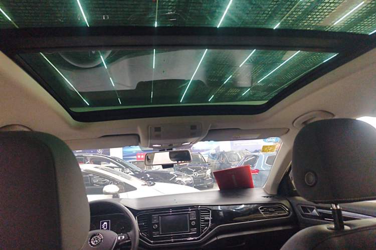 Used Volkswagen T-ROC 2018 280TSI DSG Two-Wheel-Drive Comfort Version China V Standard
