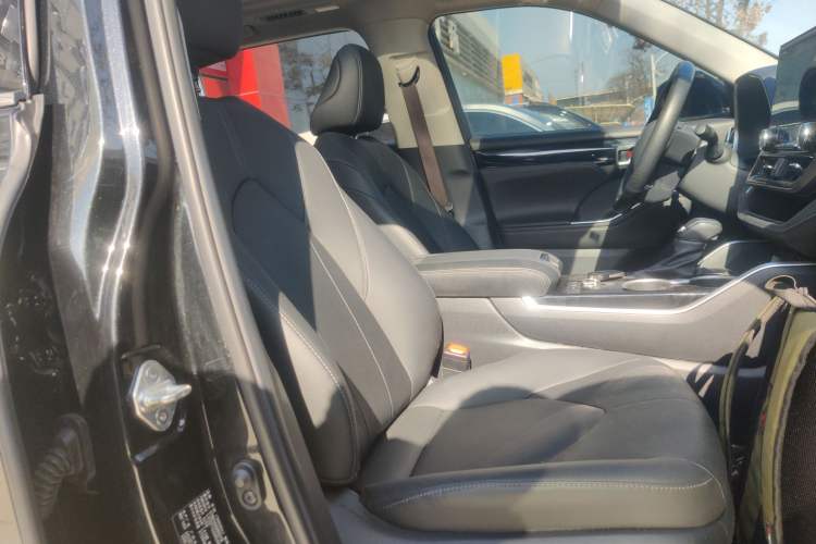 Used Toyota Highlander 2022 Dual-Engine 2.5L Four-Wheel Drive Prestige Version 7 Seats
