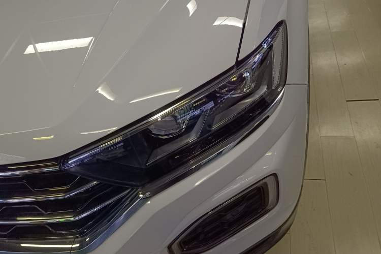 Used Volkswagen T-ROC 2019 280TSI DSG Four-Wheel Drive Luxury Version China V Standard