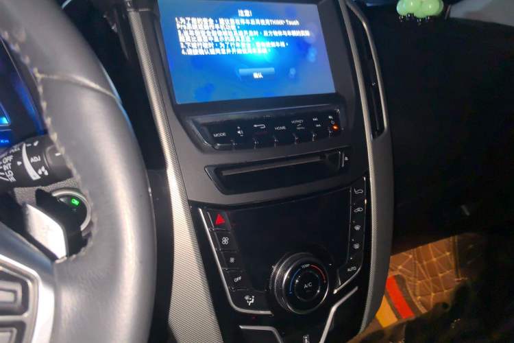 Used Luxgen U6 SUV 2015 2.0T ZhiZun Model