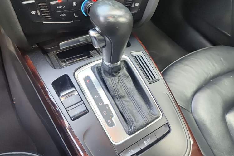 Used Audi A4L 2011 2.0 TFSI Comfort Model
