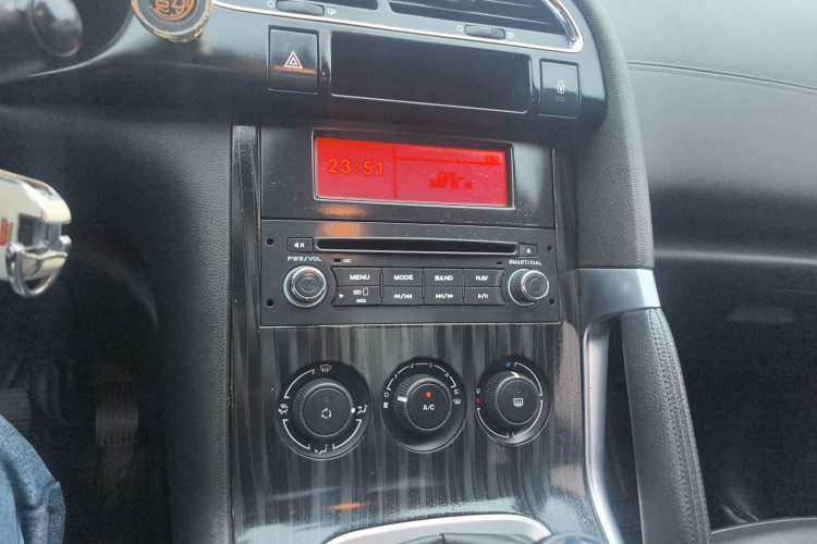 Used Peugeot 3008 2015 2.0L Manual Classic Edition Audio And AC Panel