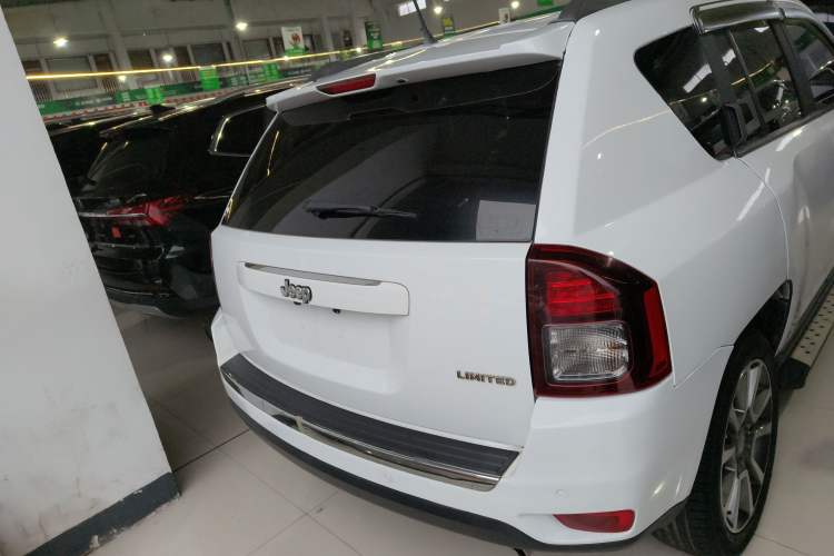 Used Jeep Compass 2015 2.0L Two-Wheel Drive Luxury Edition