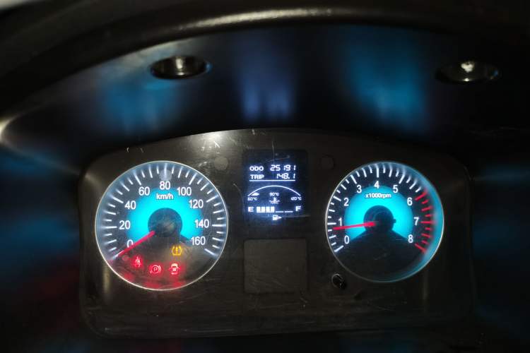 Used Jinbei New Hiace S 2023 1.5L Wealth Edition Passenger Van 5/6/7-Seater Non-Air-Conditioned Version SWC15M