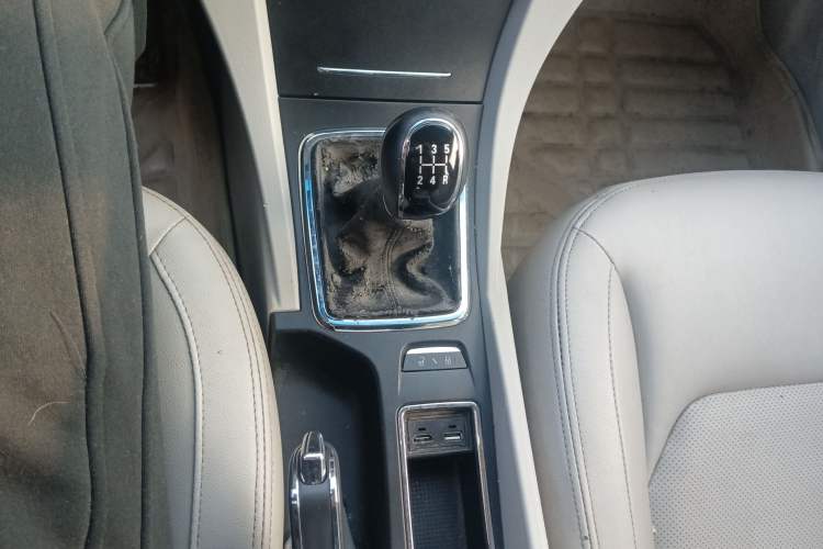 Used Geely Auto Emgrand 2014 Sedan 1.5L Manual Elite Model Gear Lever