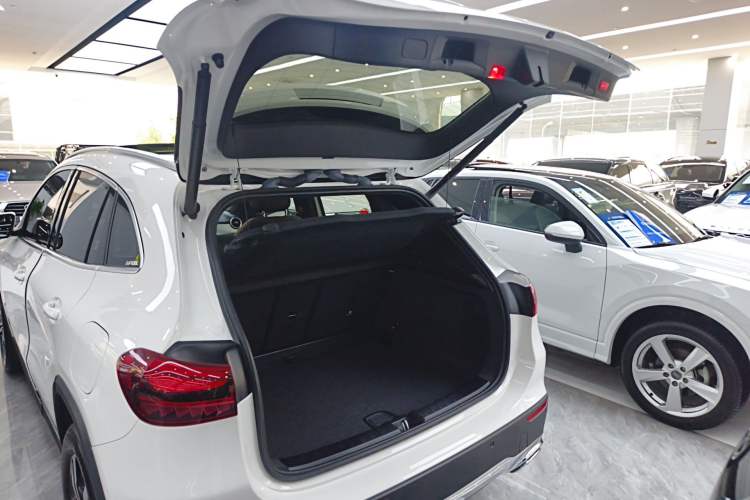 Used Mercedes-Benz GLA 2024 GLA 200 Trunk